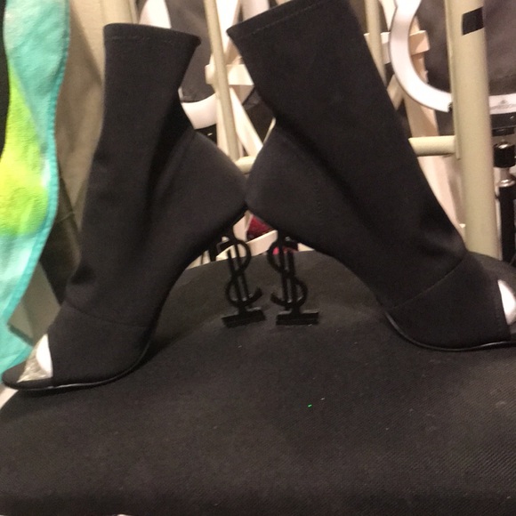EXTREMELY COMFORTABLE dollar sign high heels - Picture 3 of 8